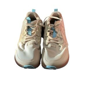 altra lone peak Woman size 5 Sand Color